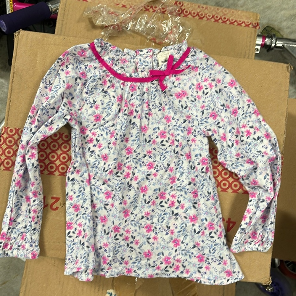 Very pretty floral long sleeve top